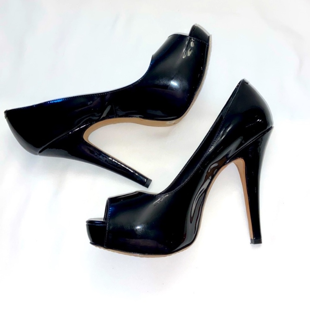 Vince Camuto black patent platform pump size 8.5M
